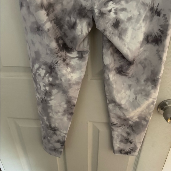 SPANX Booty Boost Active Cloudy Tie Dye Leggings Size XL - Picture 8 of 11